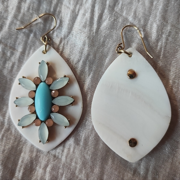 Carolee New York Mother of Pearl Faux Turquoise Seafoam Stones Pierced Earrings - Picture 8 of 13